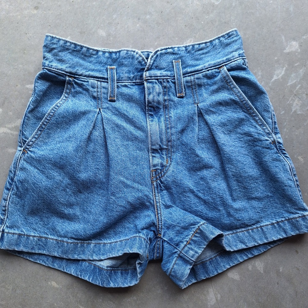 Levis Paperbag High Waist Pleated Mom Jean Shorts Denim Womens 27